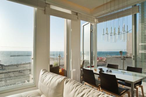 Stunning Apt w/ Balcony & Sea View by Sea N' Rent - main image