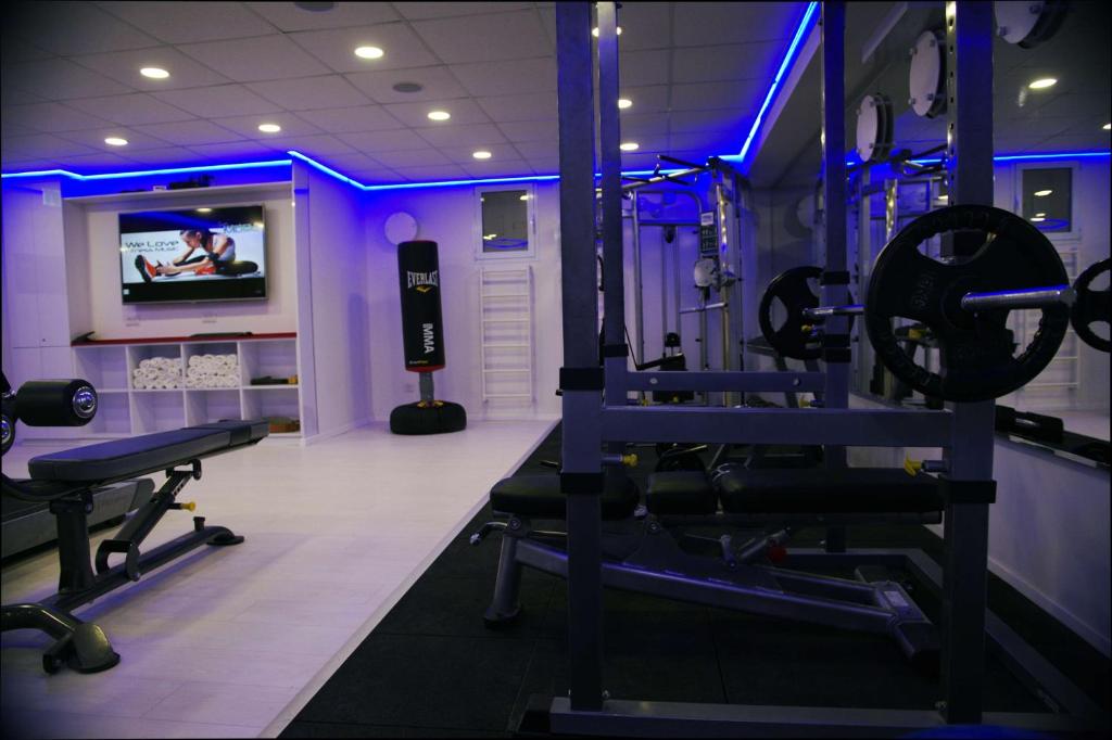 Best Western Regency Suites - image 2
