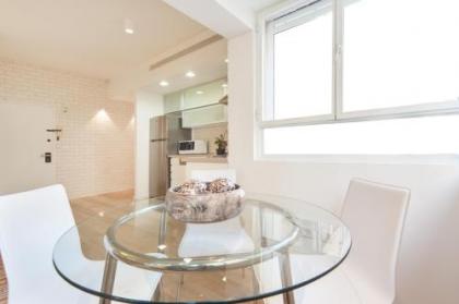 Fantastic Apt in The Heart of The City by Sea N' Rent - image 3