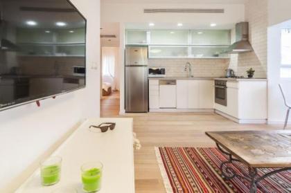 Fantastic Apt in The Heart of The City by Sea N' Rent - image 5