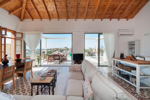 Luxury 5BD in Jaffa with Balcony by Sea N Rent - image 3