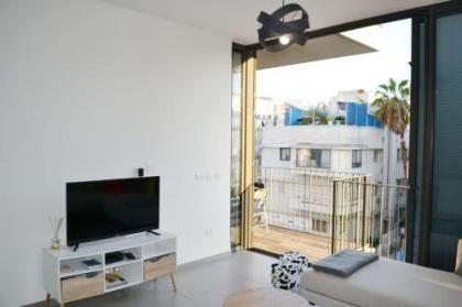 City Living Apartment w/ Parking & Balcony by Sea N' Rent - image 19