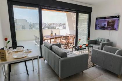 Luxury 3BR apartment with balcony & parking North Yaffa - image 1