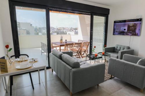 Luxury 3BR apartment with balcony & parking North Yaffa - main image