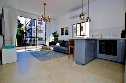 BEAUTIFUL 2 BEDROOMS APARTMENT WITH BALCONY -CENTRAL TLV 3 MIN TO THE BEACH - image 17