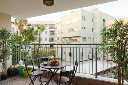 Modern 2 bedroom apartment in the heart of Jaffa - image 5