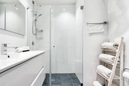 Luxury Beach Tel Aviv 2BR by Airsuite - image 8