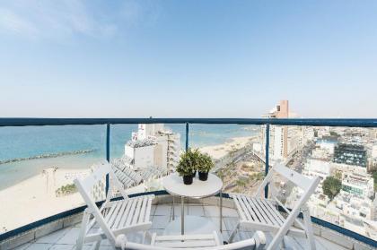 Stunning Beachfront Apt w/ 2 Balconies & Parking Tel Aviv 