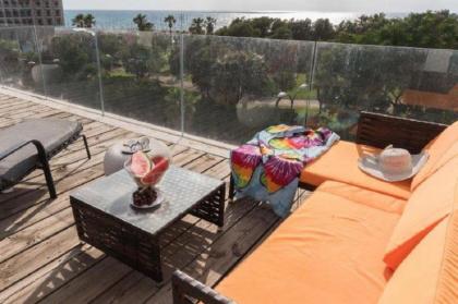 Luxury in Super Location Access to Rooftop W/ View - image 5