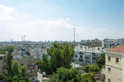 Sophisticated 3BR Penthouse in Jaffa's market - image 7