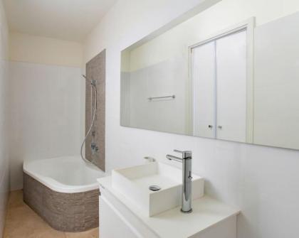 Outstanding 2BR in White city by HolyGuest - image 5