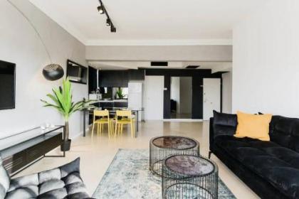 Modern 3 Bedroom Family Apt Steps from the Beach! - image 5