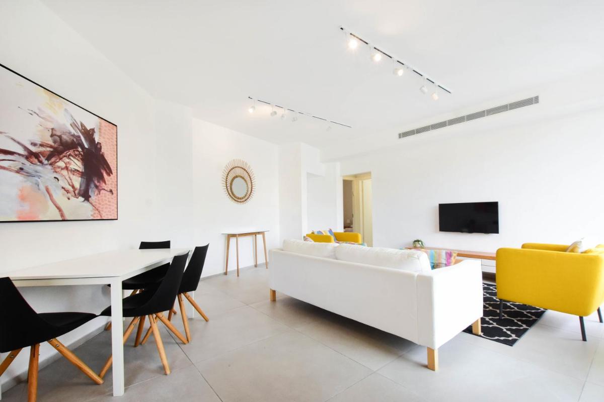 Sunflower 2BR in Dizengoff by HolyGuest - main image