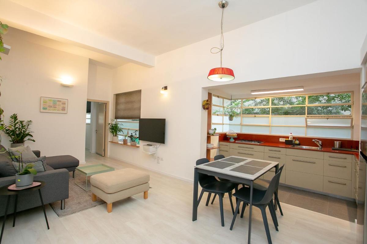 9 Sderot Chen - By Beach Apartments TLV - image 2