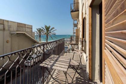 Beautiful Apartment on the Beach with Mamad by Sea N' Rent