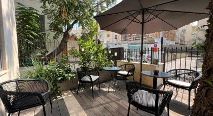 Beer Garden Hotel - image 23