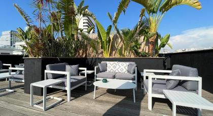 Beer Garden Hotel - image 26