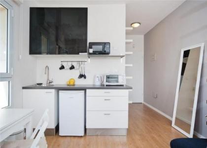 Modern Apt w/ Balcony Near The Beach by Sea N' Rent - image 16