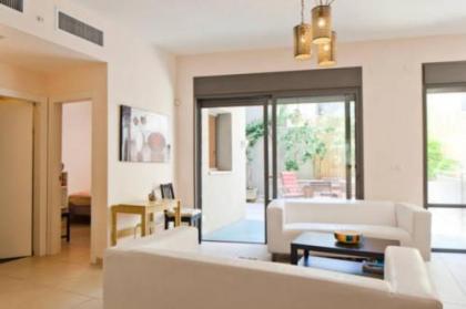 Elegant Duplex with XL Patio by FeelHome - image 5