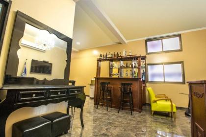 Central Laguardia Hotel - image 23