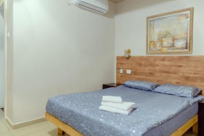 Central Laguardia Hotel - image 26