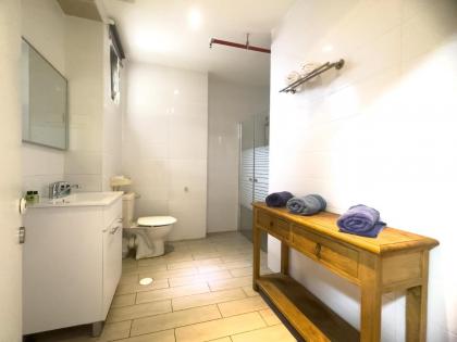 Central Laguardia Hotel - image 28