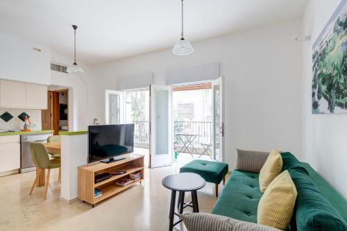 TLV2RENT Unique Dizengof Apartment - main image