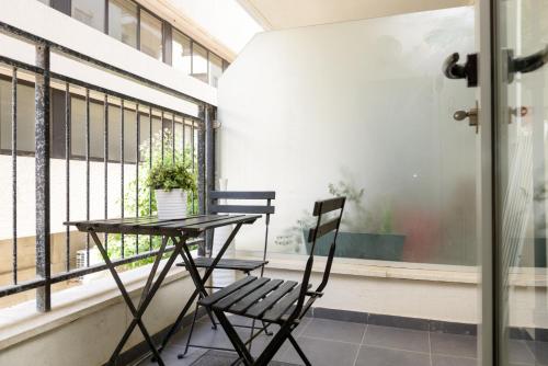 Classic 1BR in City Center near Beach by FeelHome - main image