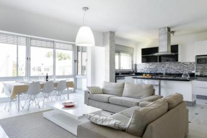 Frishman 3 Bedrooms Apartment - image 10