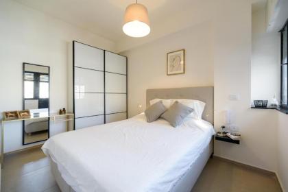 16 HaRakevet Street - By Beach Apartments TLV - image 10