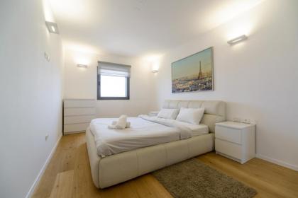 6 Ben Azariah - By Beach Apartments TLV - image 9