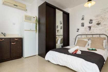 Sea View Designed Studio Apartment in Front of Hilton TLV - image 9