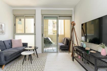 6 Tankhum - By Beach Apartments TLV - image 1