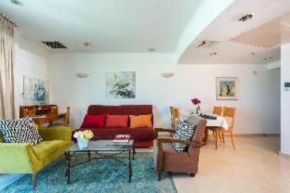 Awesome 1BR apartment with Amazing Balcony - image 17