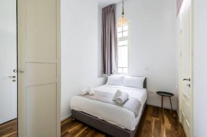 Two bedrooms apartment balcony by House of Palm - image 9