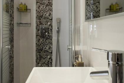 Brilliant 3BR in Shalom Aleichem 27 by HolyGuest - image 28