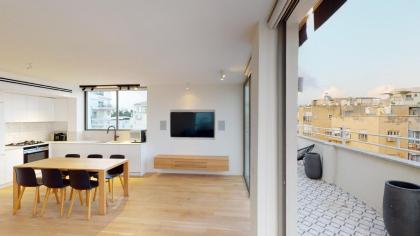 Authentic 3BR Penthouse in Ben Gurion by HolyGuest - image 30