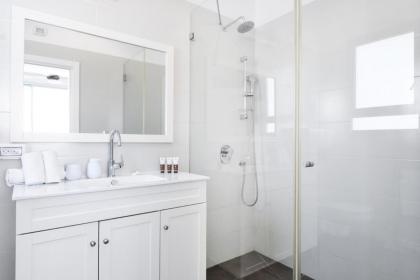 Skylight 3BR in Bograshov by HolyGuest - image 18