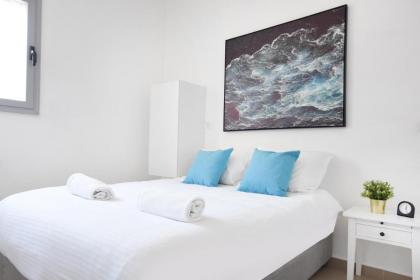 Skylight 3BR in Bograshov by HolyGuest - image 21