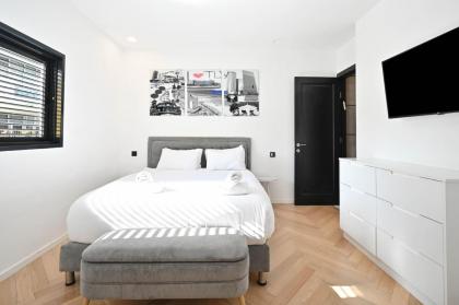Design 3BR in TLV center by HolyGuest - image 10
