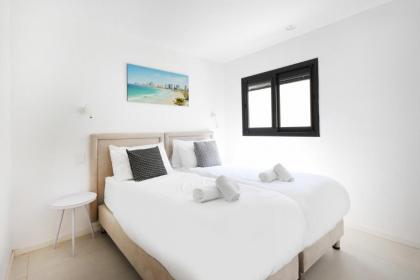 Design 3BR in TLV center by HolyGuest - image 22