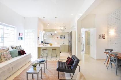 Spacious 3-BR Apartment by HolyGuest Tel Aviv 