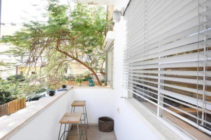 Spacious 3-BR Apartment by HolyGuest - image 26