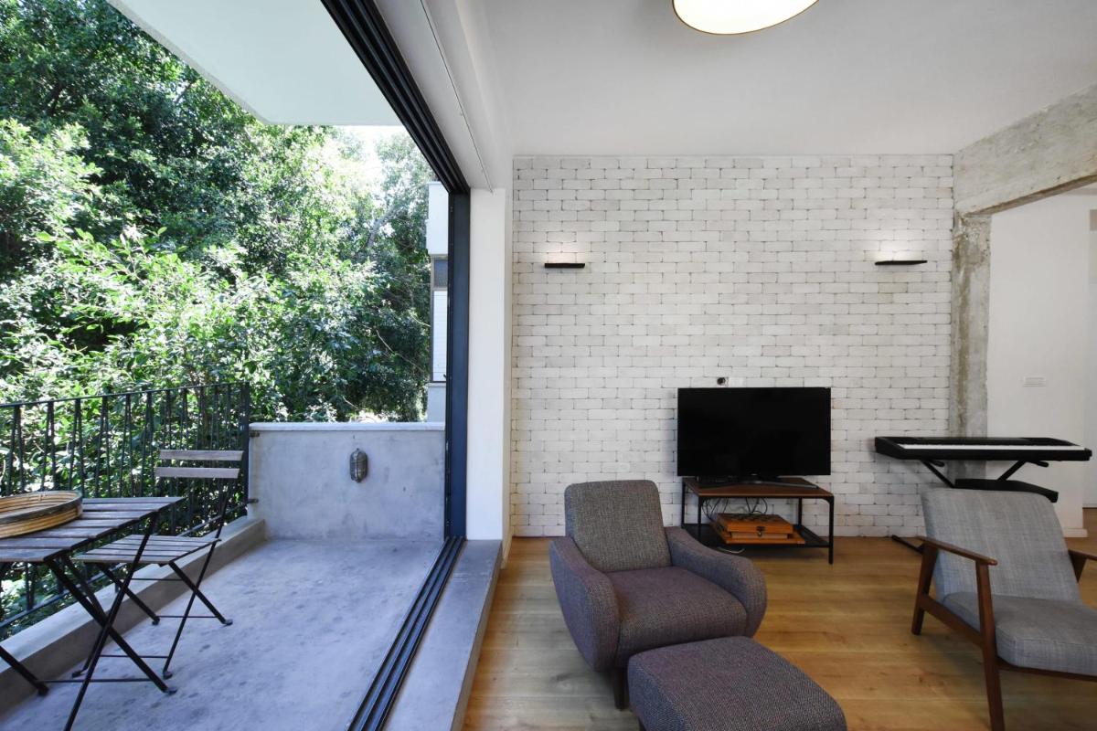 Design 2BR in Dizengoff st by HolyGuest - image 3