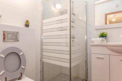 TLV Down Town nice one bedroom apartment with shelter - image 22