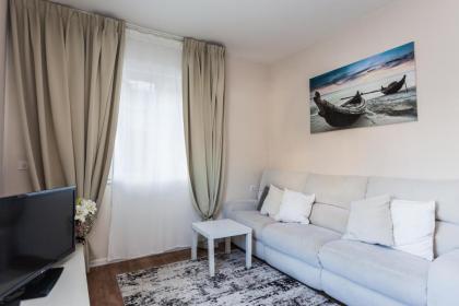 TLV Down Town nice one bedroom apartment with shelter - image 24