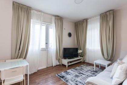 TLV Down Town nice one bedroom apartment with shelter - image 25