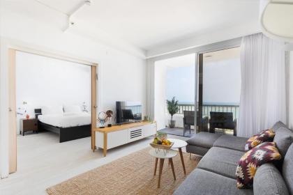Beach Front Apartment with Amazing Panoramic Sea View Balcony by Sea N' Rent - image 22