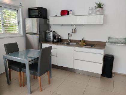 2BDR Holiday Home by Mezizim Beach and TLV Port! - image 22