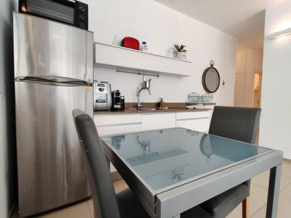 2BDR Holiday Home by Mezizim Beach and TLV Port! - image 23